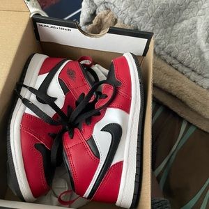 Jordan 1 mid